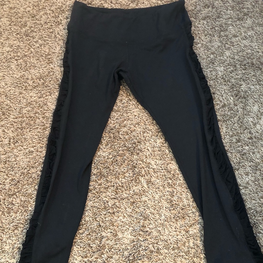 Medium black ruched Capri yoga pants